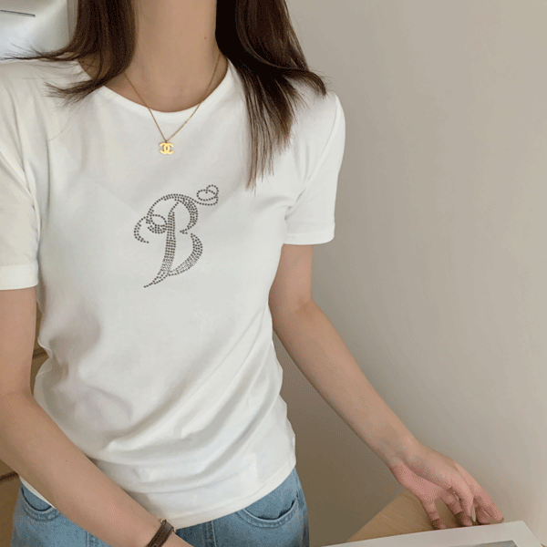 [유니크/캐주얼] 일레스 레터링 세미크롭 티셔츠